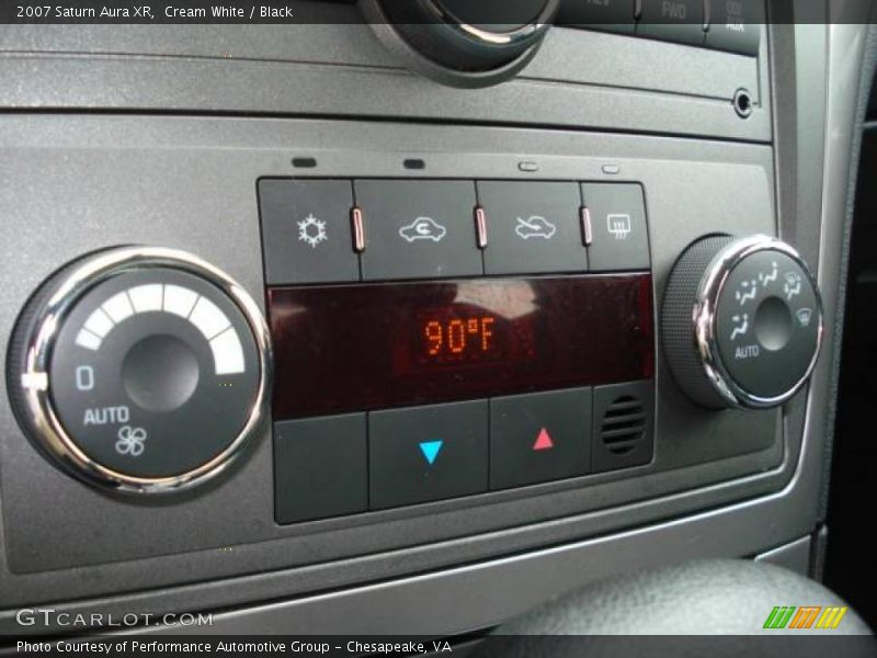 Cream White / Black 2007 Saturn Aura XR