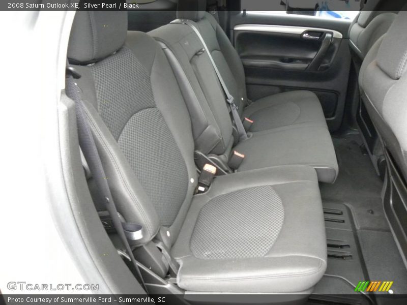 Silver Pearl / Black 2008 Saturn Outlook XE