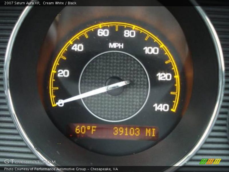 Cream White / Black 2007 Saturn Aura XR