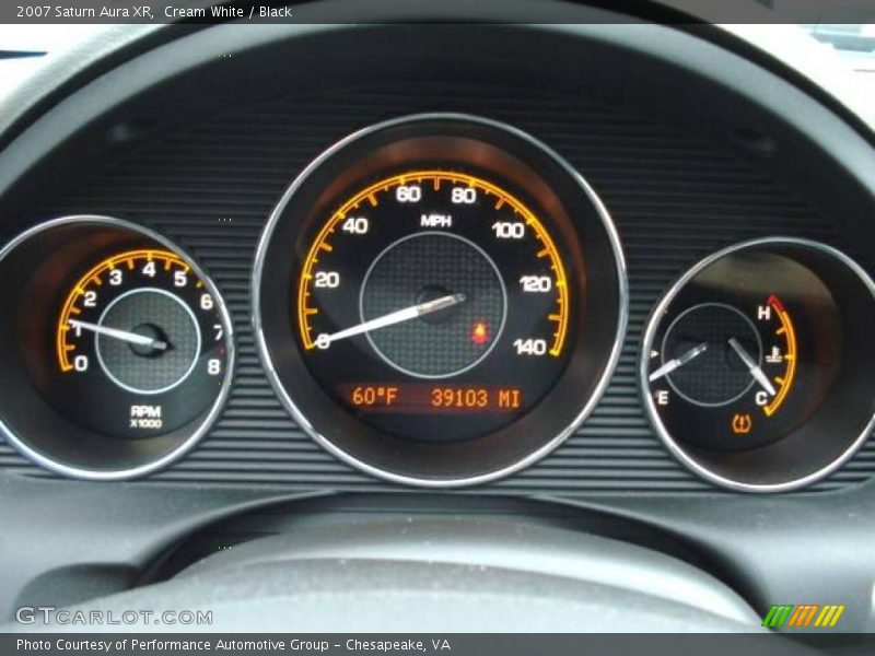 Cream White / Black 2007 Saturn Aura XR