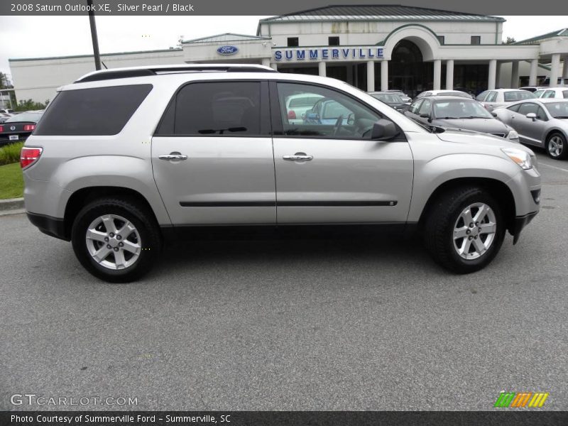 Silver Pearl / Black 2008 Saturn Outlook XE
