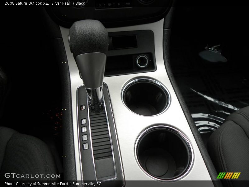 Silver Pearl / Black 2008 Saturn Outlook XE