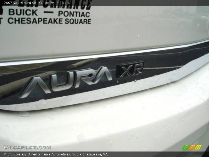 Cream White / Black 2007 Saturn Aura XR