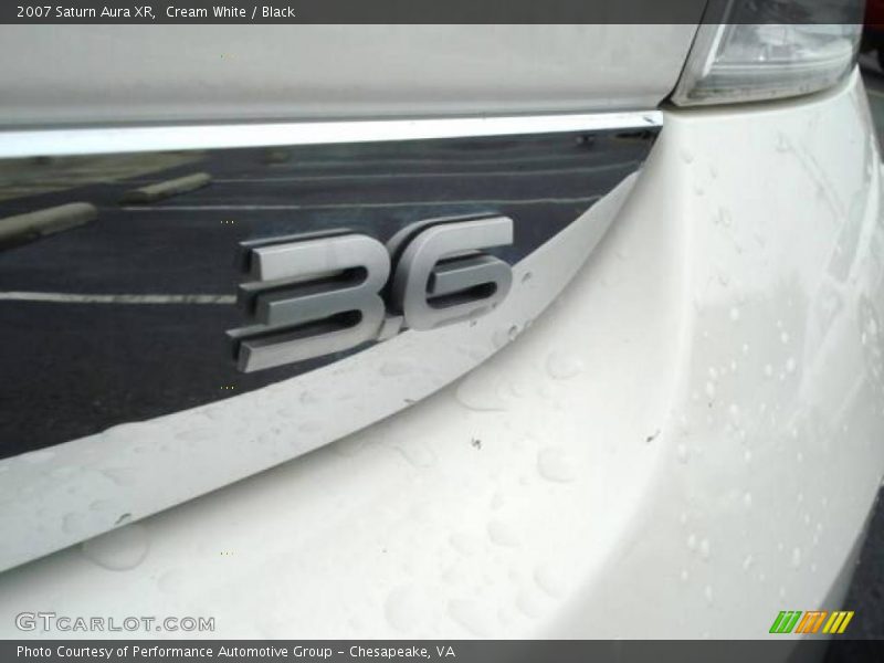 Cream White / Black 2007 Saturn Aura XR