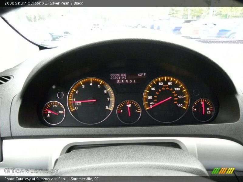 Silver Pearl / Black 2008 Saturn Outlook XE