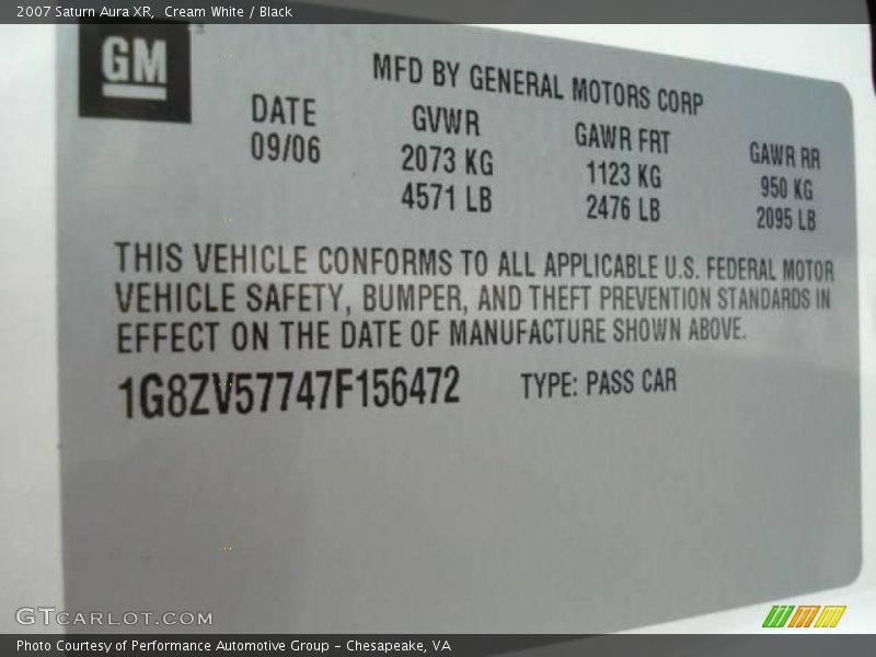 Cream White / Black 2007 Saturn Aura XR