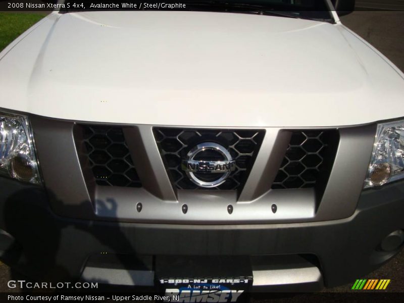 Avalanche White / Steel/Graphite 2008 Nissan Xterra S 4x4