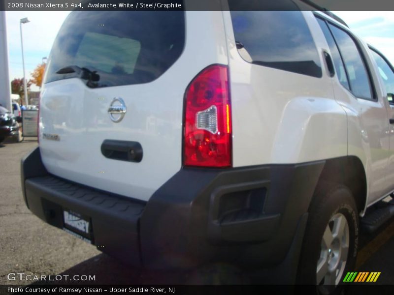 Avalanche White / Steel/Graphite 2008 Nissan Xterra S 4x4