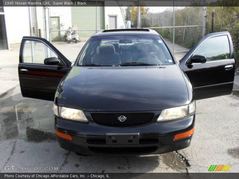 Super Black / Black 1995 Nissan Maxima GXE