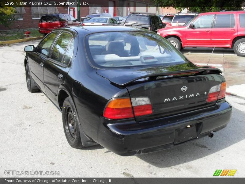 Super Black / Black 1995 Nissan Maxima GXE
