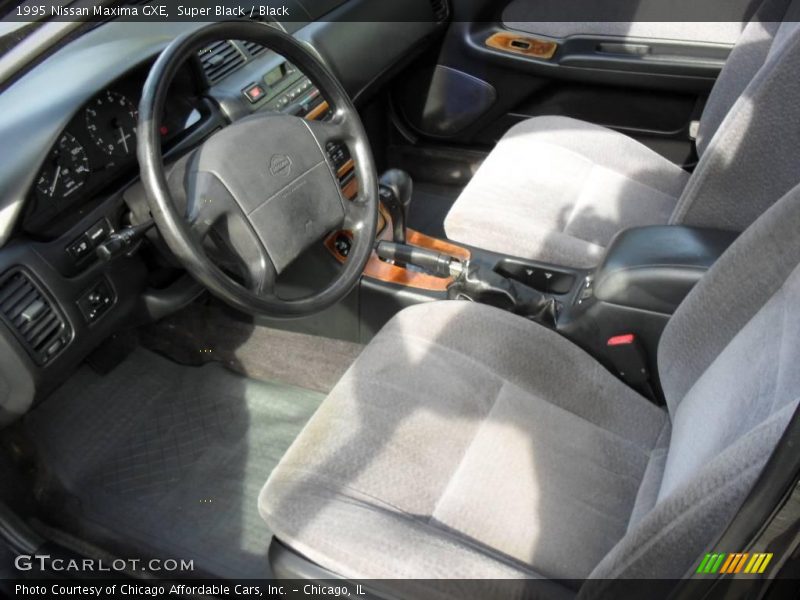 Super Black / Black 1995 Nissan Maxima GXE
