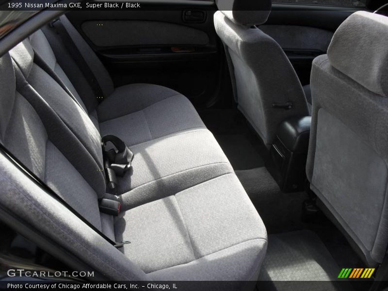 Super Black / Black 1995 Nissan Maxima GXE