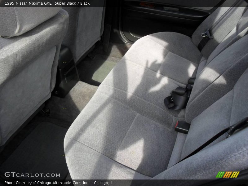 Super Black / Black 1995 Nissan Maxima GXE