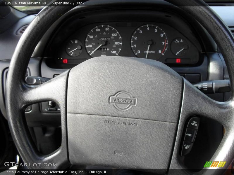 Super Black / Black 1995 Nissan Maxima GXE
