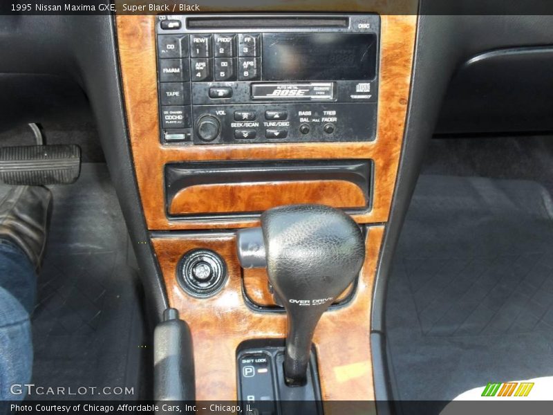 Super Black / Black 1995 Nissan Maxima GXE