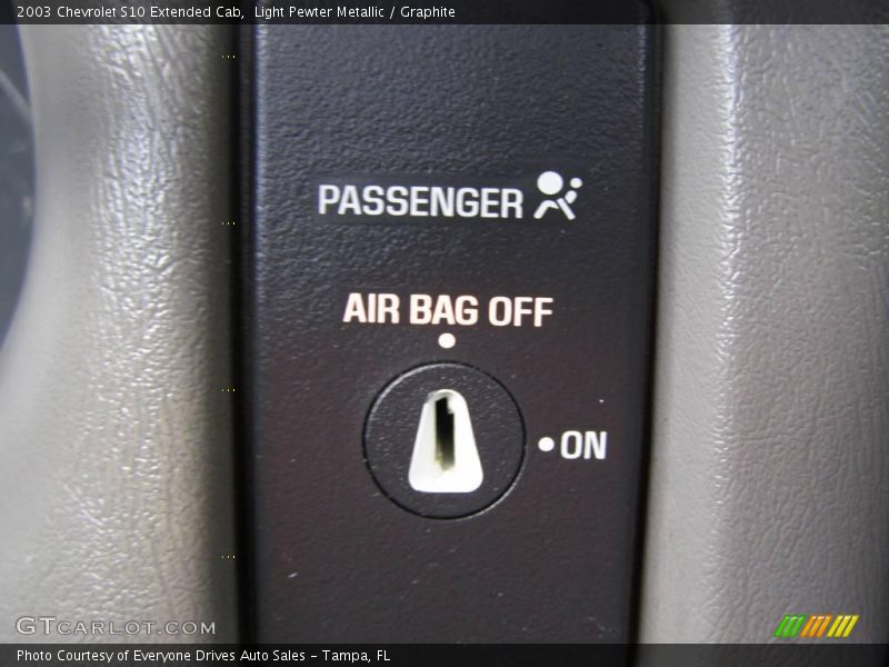 Light Pewter Metallic / Graphite 2003 Chevrolet S10 Extended Cab