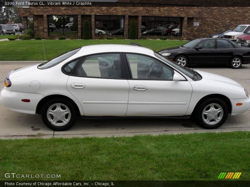 Vibrant White / Graphite 1996 Ford Taurus GL