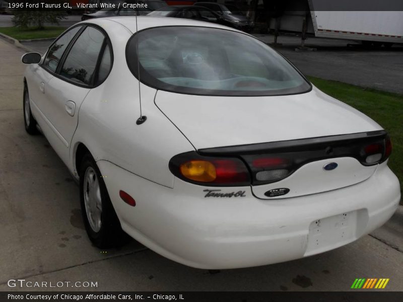 Vibrant White / Graphite 1996 Ford Taurus GL