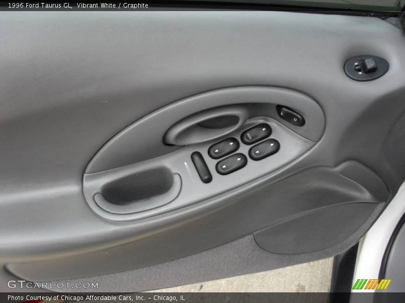 Vibrant White / Graphite 1996 Ford Taurus GL
