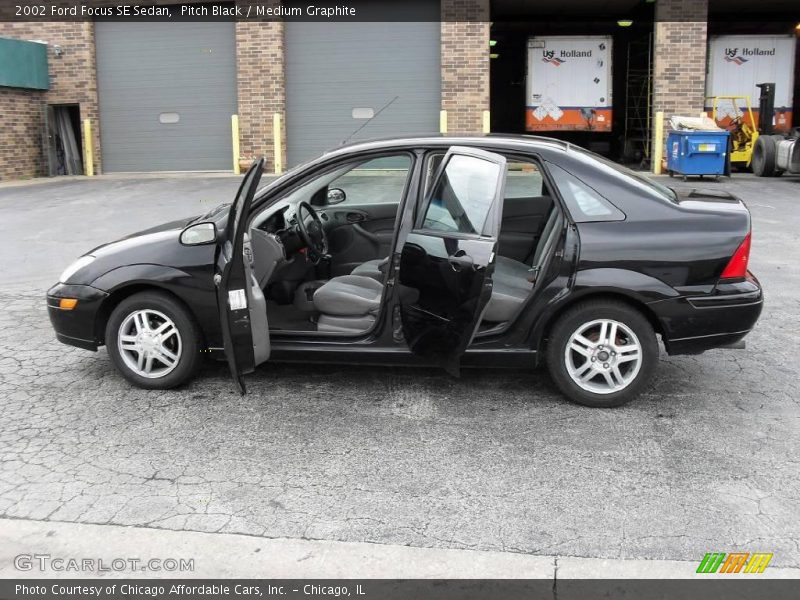 Pitch Black / Medium Graphite 2002 Ford Focus SE Sedan