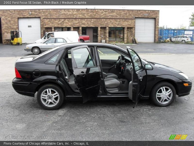 Pitch Black / Medium Graphite 2002 Ford Focus SE Sedan
