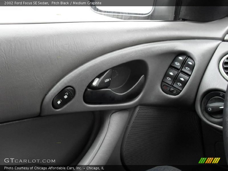 Pitch Black / Medium Graphite 2002 Ford Focus SE Sedan