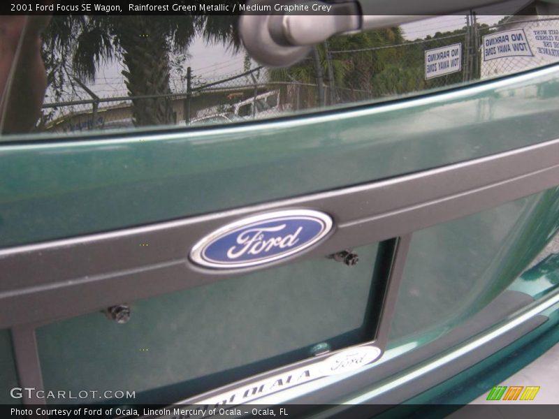 Rainforest Green Metallic / Medium Graphite Grey 2001 Ford Focus SE Wagon