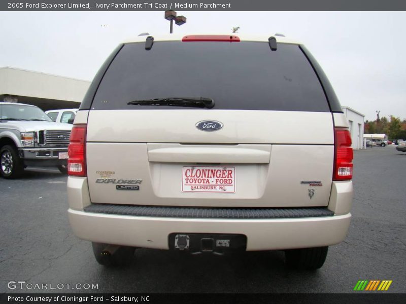 Ivory Parchment Tri Coat / Medium Parchment 2005 Ford Explorer Limited