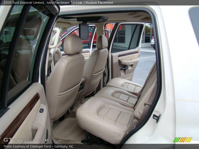 Ivory Parchment Tri Coat / Medium Parchment 2005 Ford Explorer Limited
