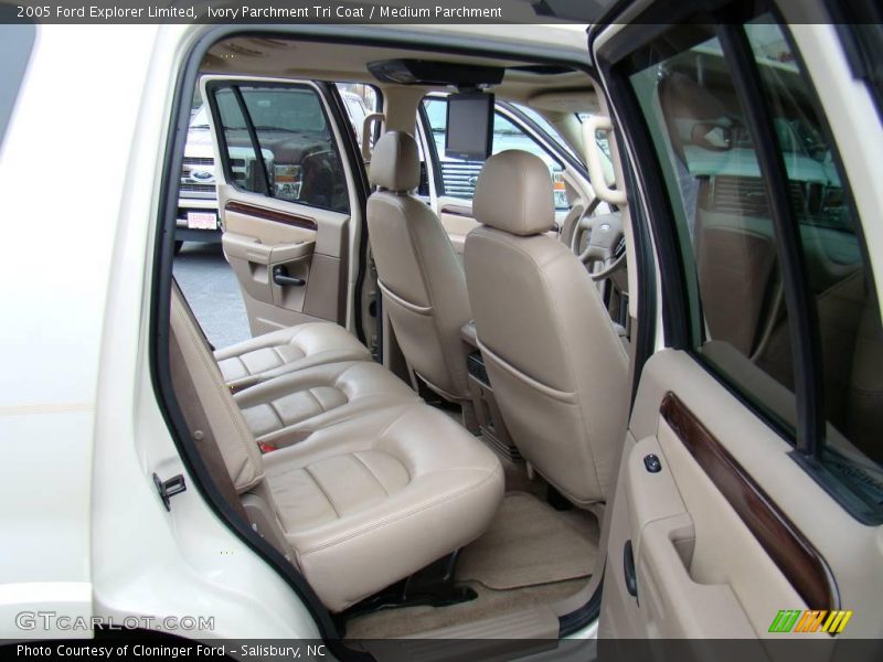 Ivory Parchment Tri Coat / Medium Parchment 2005 Ford Explorer Limited
