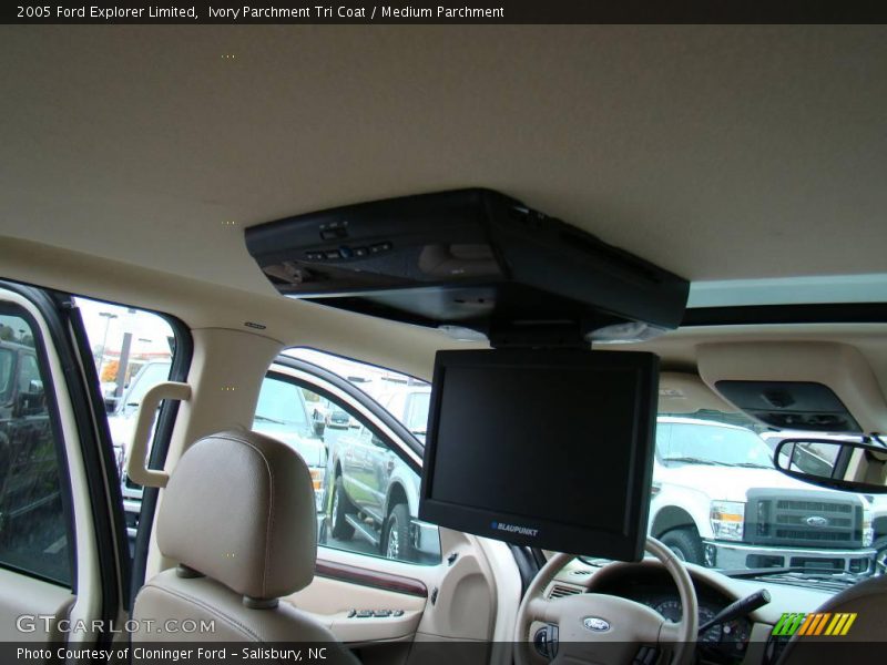 Ivory Parchment Tri Coat / Medium Parchment 2005 Ford Explorer Limited