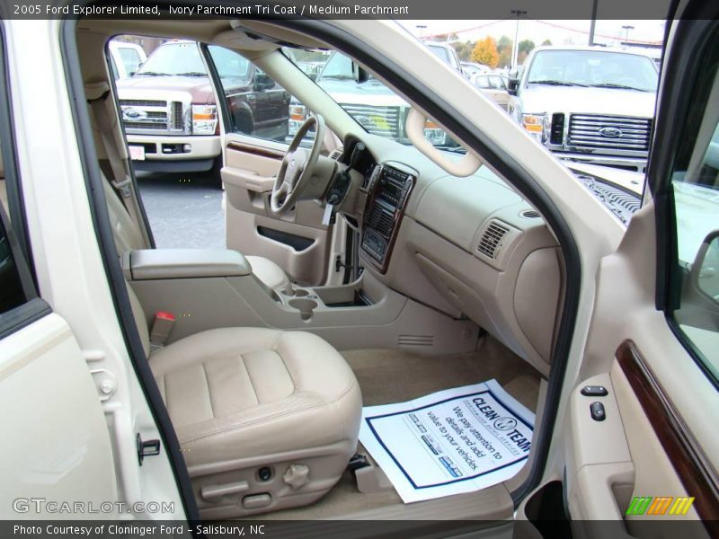 Ivory Parchment Tri Coat / Medium Parchment 2005 Ford Explorer Limited