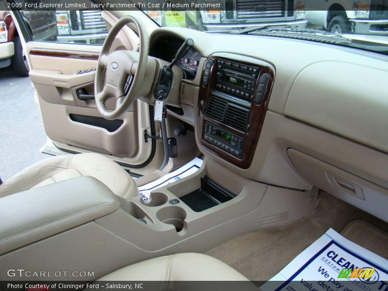 Ivory Parchment Tri Coat / Medium Parchment 2005 Ford Explorer Limited