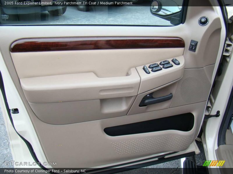 Ivory Parchment Tri Coat / Medium Parchment 2005 Ford Explorer Limited