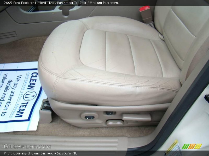 Ivory Parchment Tri Coat / Medium Parchment 2005 Ford Explorer Limited