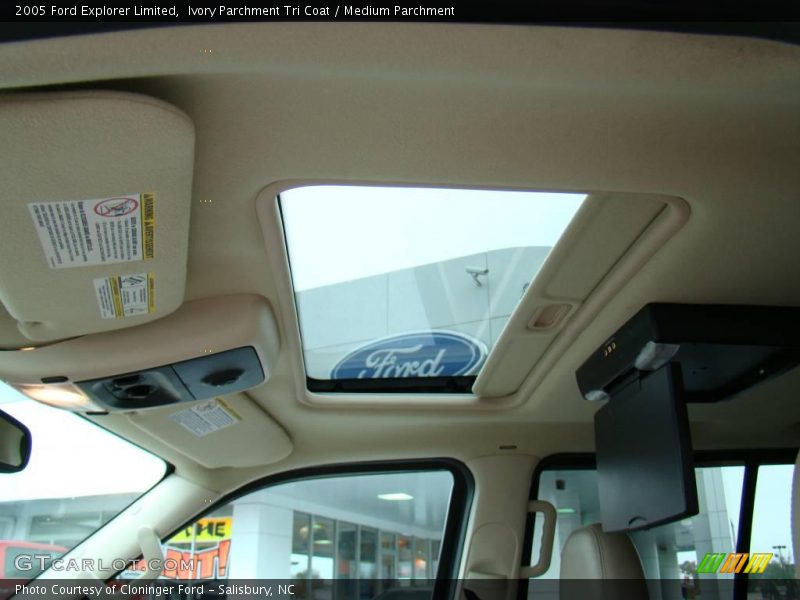 Ivory Parchment Tri Coat / Medium Parchment 2005 Ford Explorer Limited