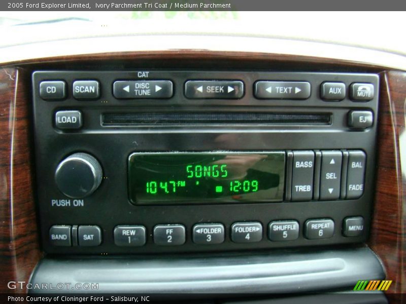 Ivory Parchment Tri Coat / Medium Parchment 2005 Ford Explorer Limited