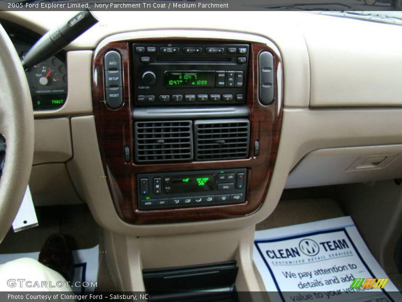 Ivory Parchment Tri Coat / Medium Parchment 2005 Ford Explorer Limited