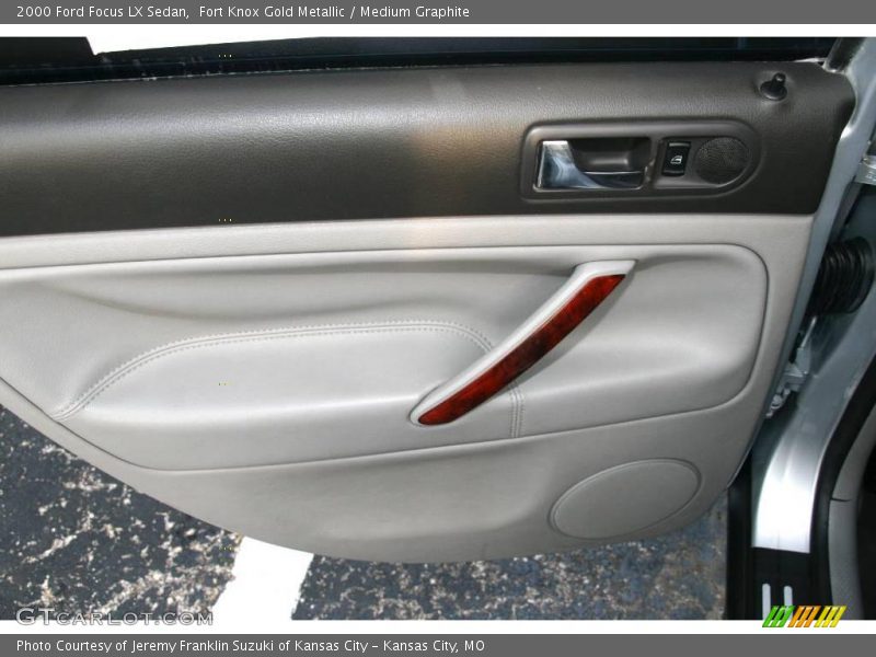 Fort Knox Gold Metallic / Medium Graphite 2000 Ford Focus LX Sedan