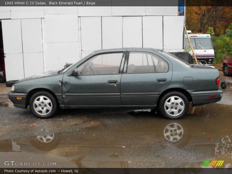 Black Emerald Pearl / Beige 1993 Infiniti G 20 Sedan