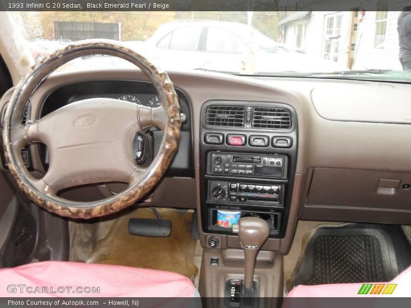 Black Emerald Pearl / Beige 1993 Infiniti G 20 Sedan