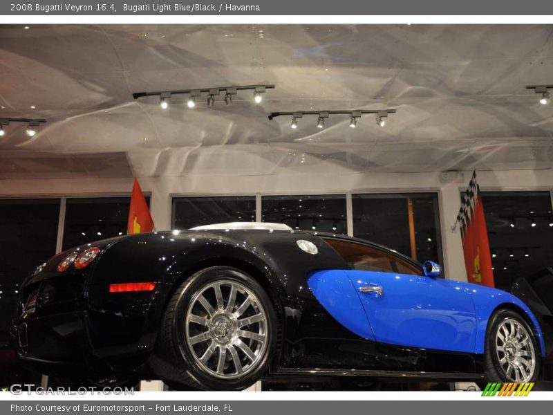 Bugatti Light Blue/Black / Havanna 2008 Bugatti Veyron 16.4