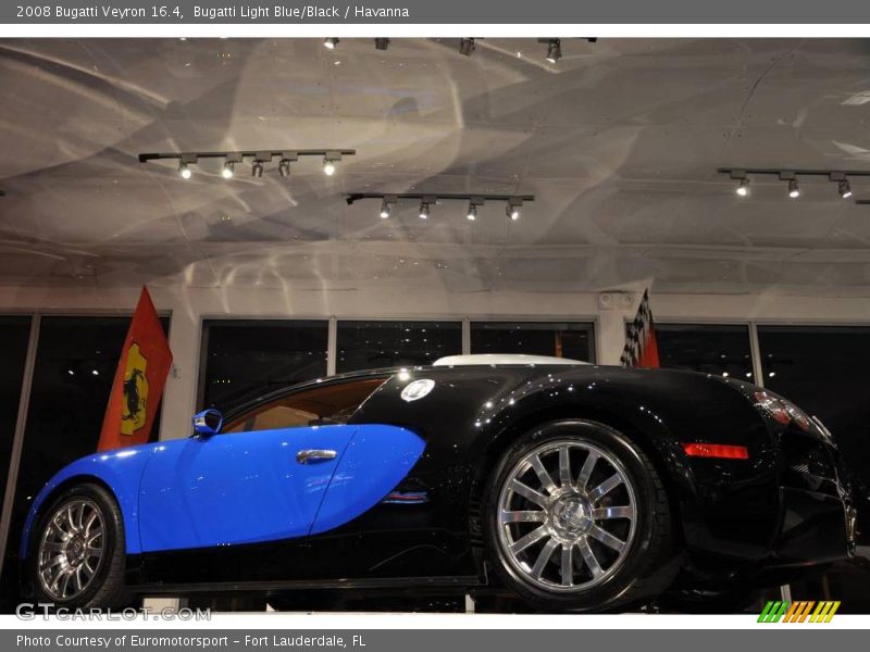 Bugatti Light Blue/Black / Havanna 2008 Bugatti Veyron 16.4