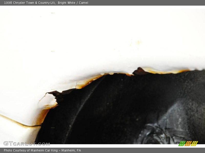 Bright White / Camel 1998 Chrysler Town & Country LXi