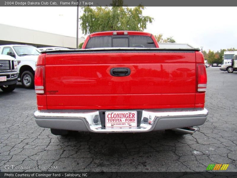 Flame Red / Taupe 2004 Dodge Dakota Club Cab