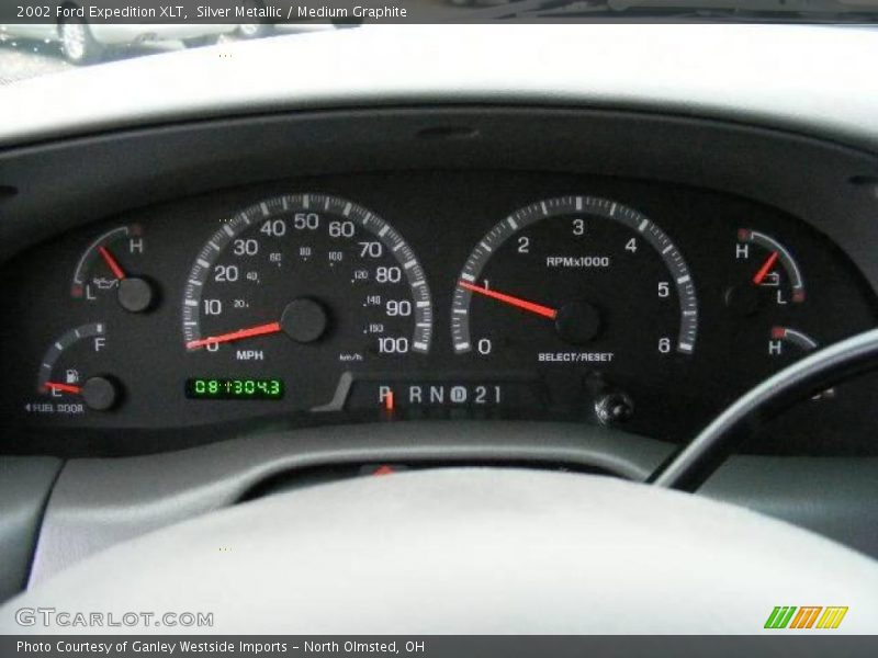 Silver Metallic / Medium Graphite 2002 Ford Expedition XLT