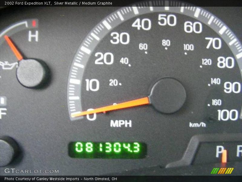 Silver Metallic / Medium Graphite 2002 Ford Expedition XLT