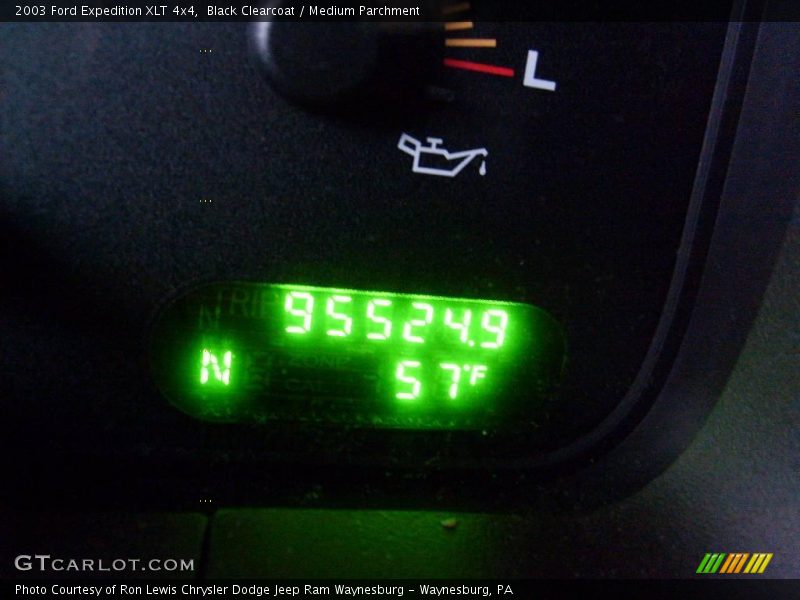 Black Clearcoat / Medium Parchment 2003 Ford Expedition XLT 4x4