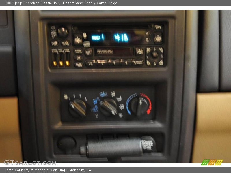 Desert Sand Pearl / Camel Beige 2000 Jeep Cherokee Classic 4x4