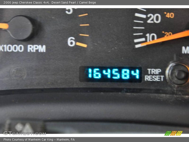 Desert Sand Pearl / Camel Beige 2000 Jeep Cherokee Classic 4x4